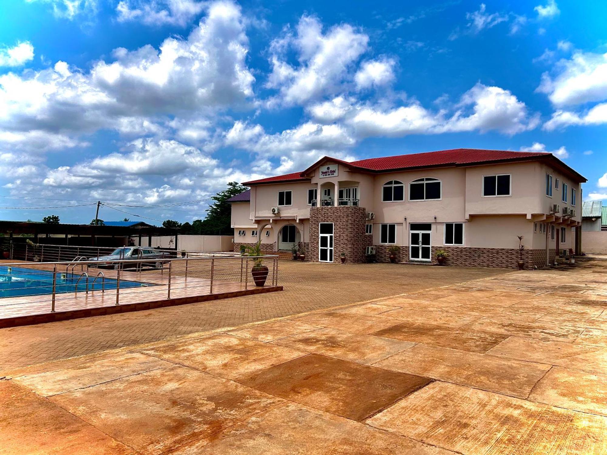 Jessie Hotel Adenta Exterior photo