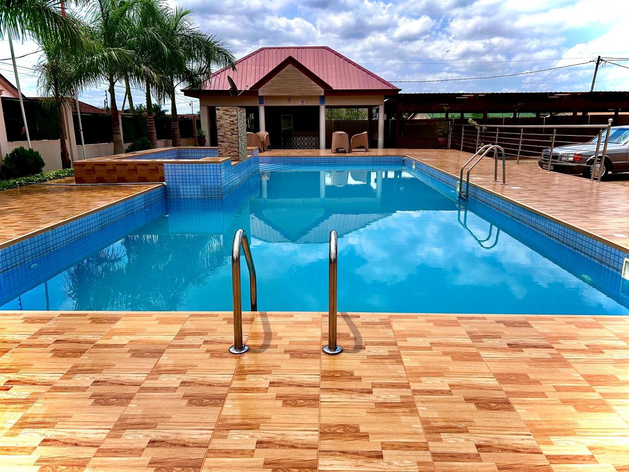 Jessie Hotel Adenta Exterior photo